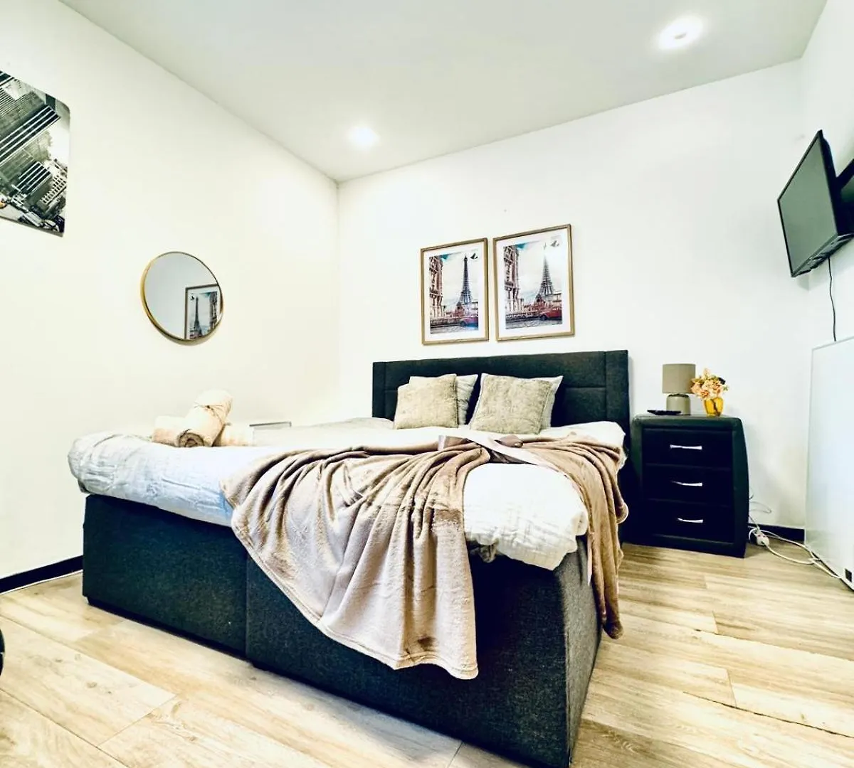 Central King Studio - 10 Mins Walk From Downtown Wiedeń