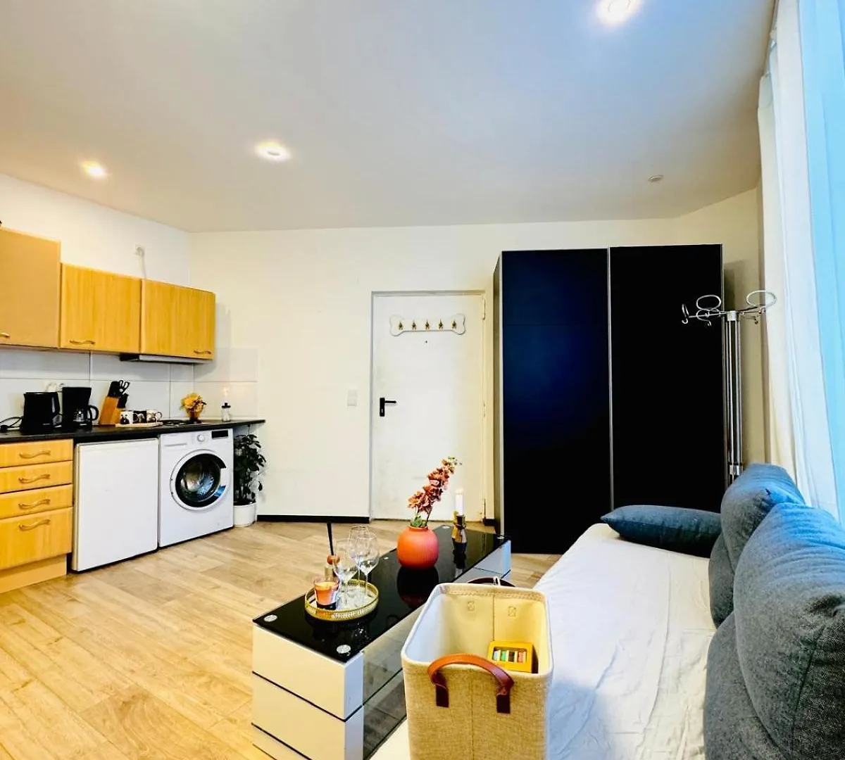 Apartament Central King Studio - 10 Mins Walk From Downtown Wiedeń