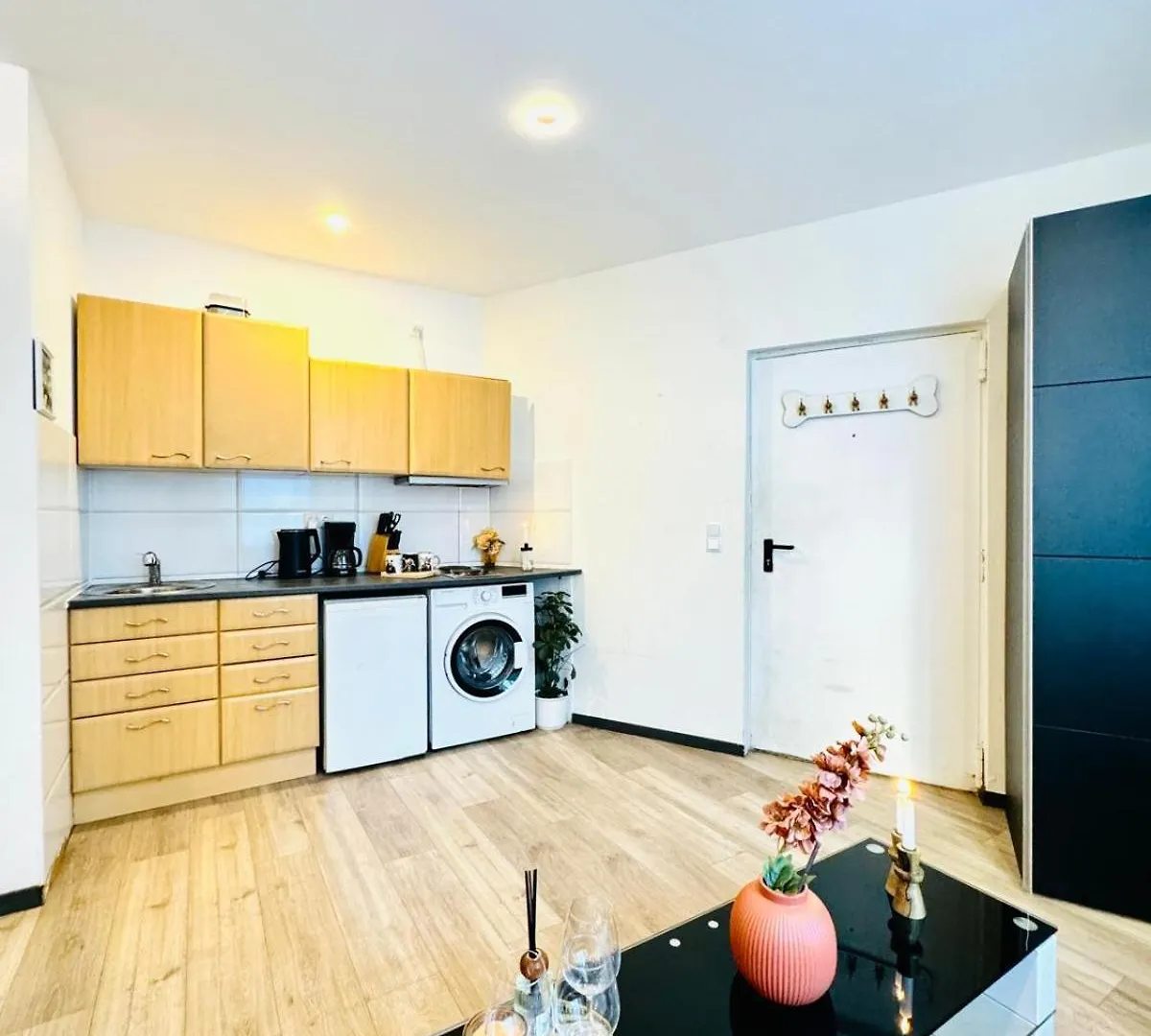 Apartment Central King Studio - 10 Mins Walk From Downtown Vienna